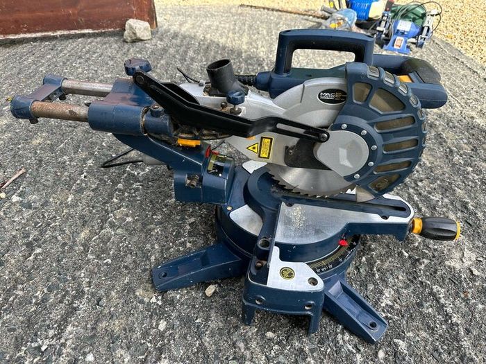 Mac Allister 1400W Sliding Mitre Saw  Light domes