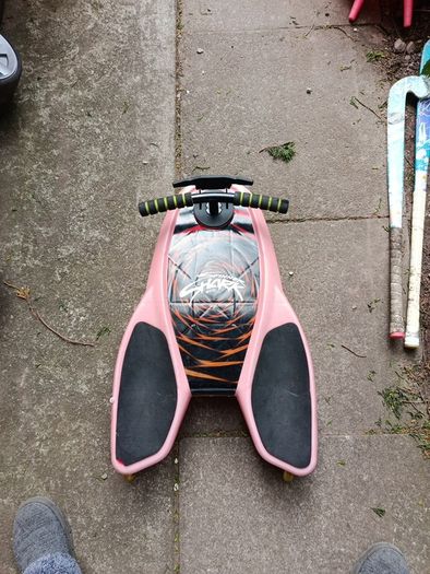 Drifting kneeboard