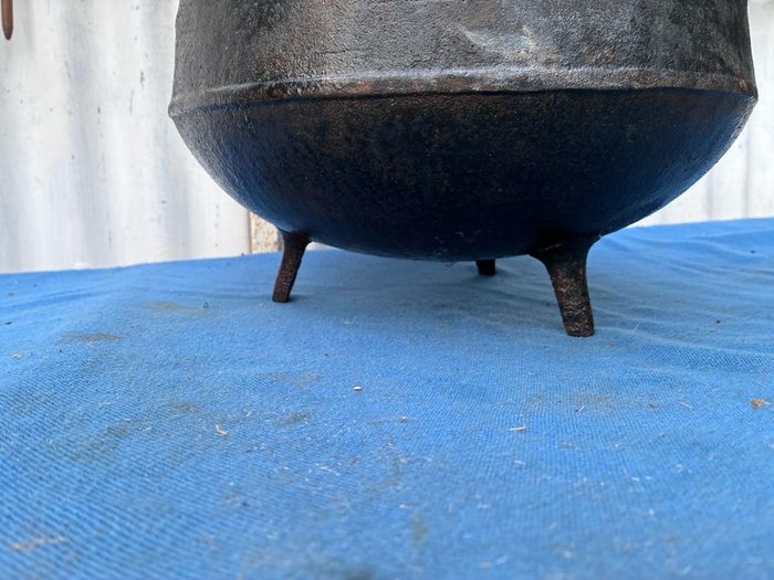 Very heavy metal skillet pot