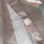 2 Curtains Image 2