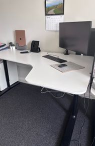 Ikea Bekant Office Desks Eur100 Each Ono