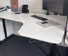 Ikea Bekant Office Desks Eur100 Each Ono