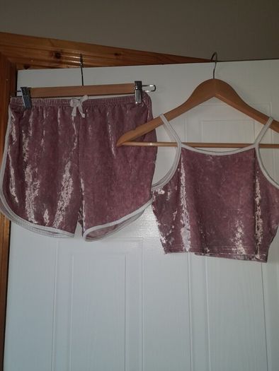 girls cute top and shorts