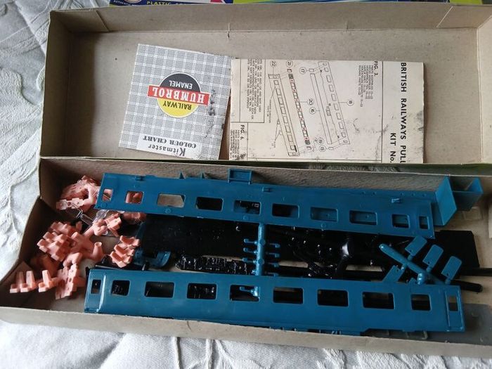 Kitmaster 00 gauge train kits