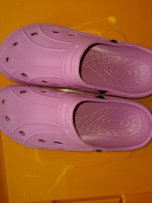 Womans pink crocs