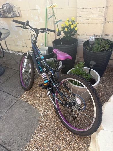 girls bike barely used. 18 gears . Immaculate condition like new . Unwanted gift .