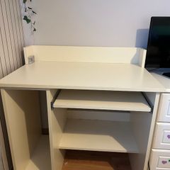 Computer desk