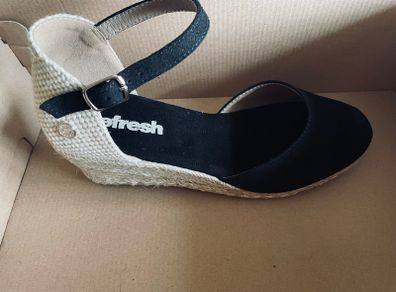 Brand New Refresh Wedge Size 5