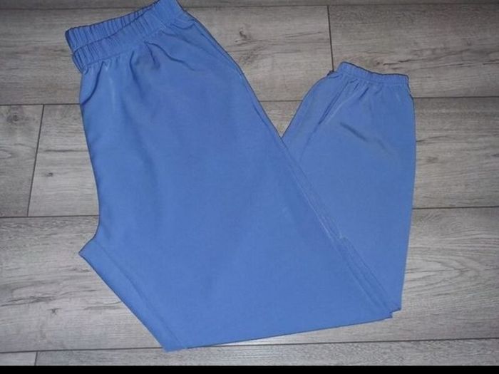x4 Bundle - Brand New Womens Mixture Bundle - Size - XXL - Smaller Fit More A Size - U.K.16 - x3 Bundle - Bottoms - RRP - 49.74 & x1 - T-Shirt - RRP - 80.00 Dollars = RRP - 125.00+
