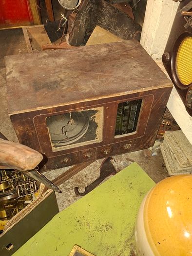 Antique valve radio's PRICE IS FOR 1 ONLY