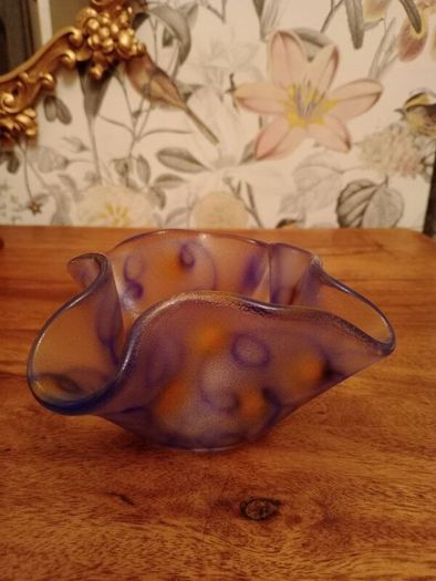 Vintage Swedish Kosta Boda 1980s Studio Glass Bowl. Ulrica Hydman Vallien.
