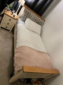 Oak frame single bed