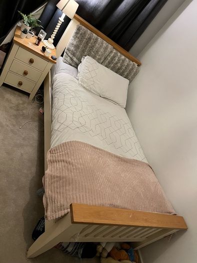 Oak frame single bed