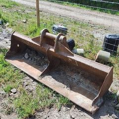 Grading bucket