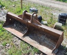 Grading bucket