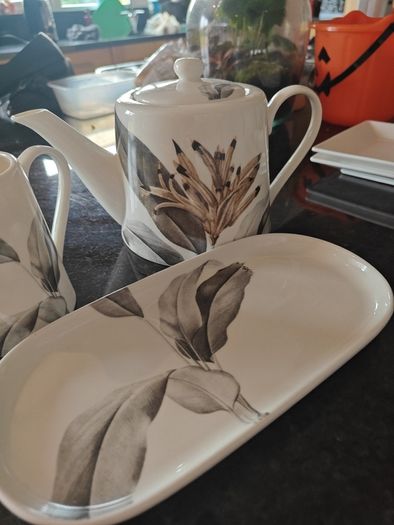 Mindy Brownes Teapot set