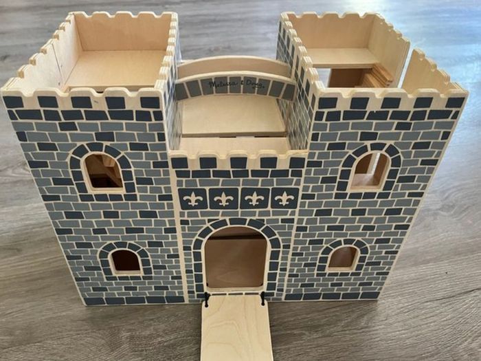Fold & Go Melissa & Doug castle