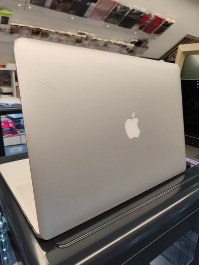 Apple MacBook Pro a1398 Retina 15.4" Mid 2015 256GB SSD 16GB Ram 2.5GHz Core i7 macOS Monterey (Battery Cycle: 845)