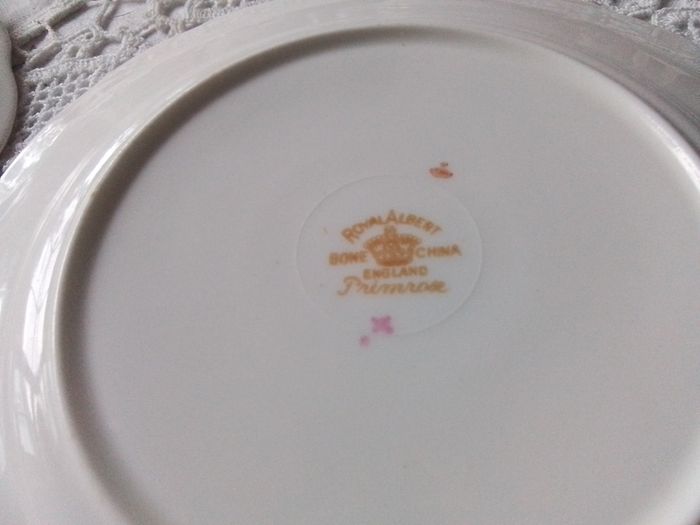 Royal Albert/Queen Anne Cake Plates