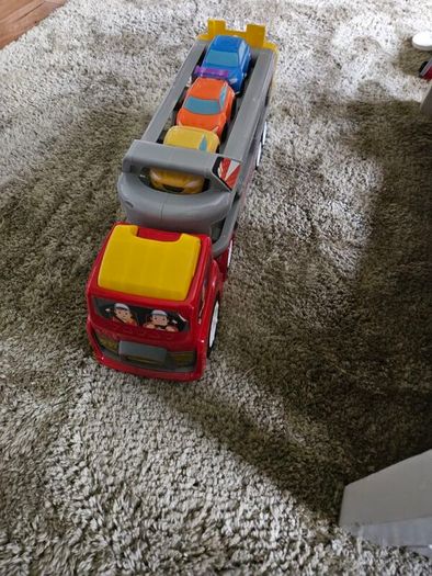 Toy Truck plus 6 cars