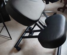 Kneeling chair