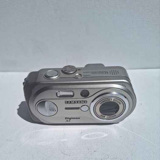 Samsung Digimax A6 compact digital camera.