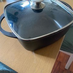 Free pot with lid (not for food)
