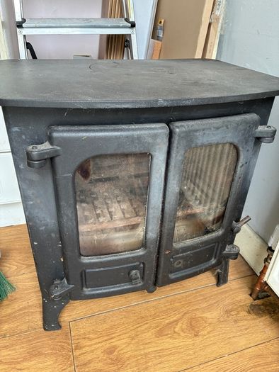 Cast iron stove