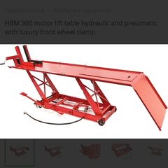 Motorbike hydraulic lift