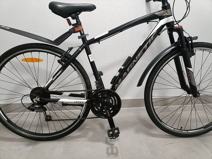 hybrid bicycle size M.