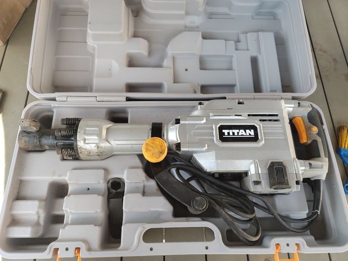 Titan TTB811DRH Electric Concrete Breaker
