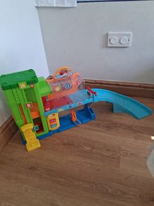 Carl's car wash toy garage