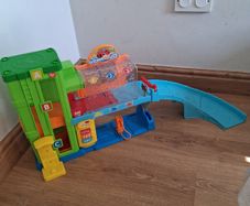 Carl's car wash toy garage