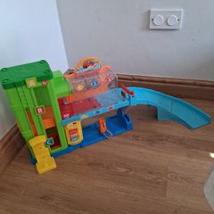 Carl's car wash toy garage