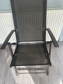 6 fully foldable patio chairs .