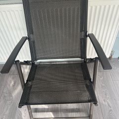 6 fully foldable patio chairs .