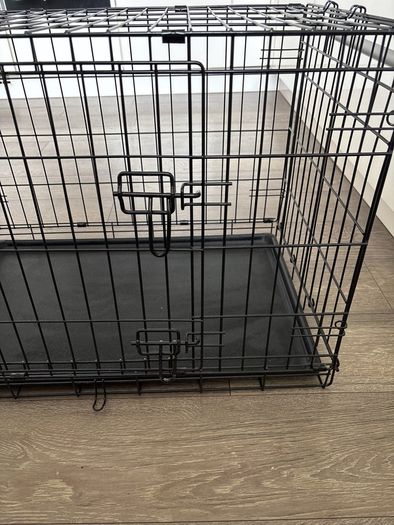 dog crate excellent condition medium size