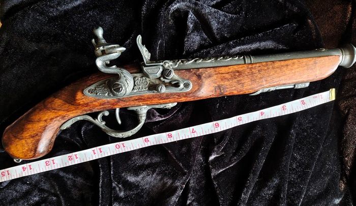 decorative 18th-century style flintlock pistol replica