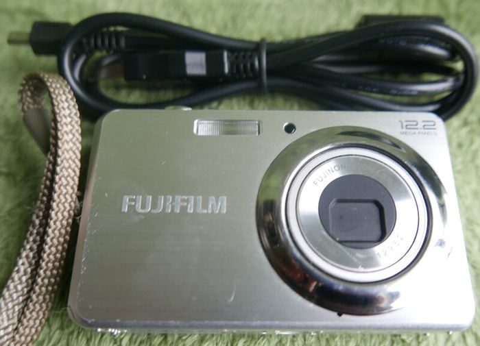 Fujifilm FinePix J38-12.2 MP-Digital Camera- Charging Cable-Tested