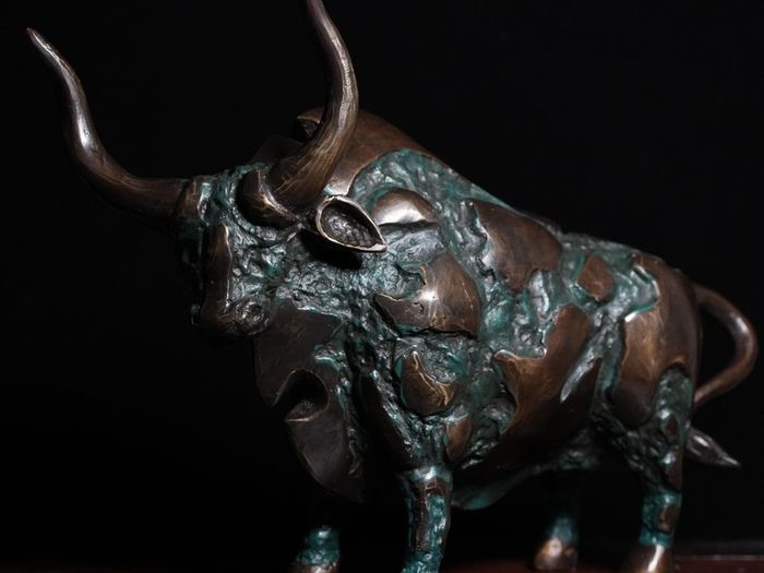 Brutalist Bull (26cm) - Patinated Bronze