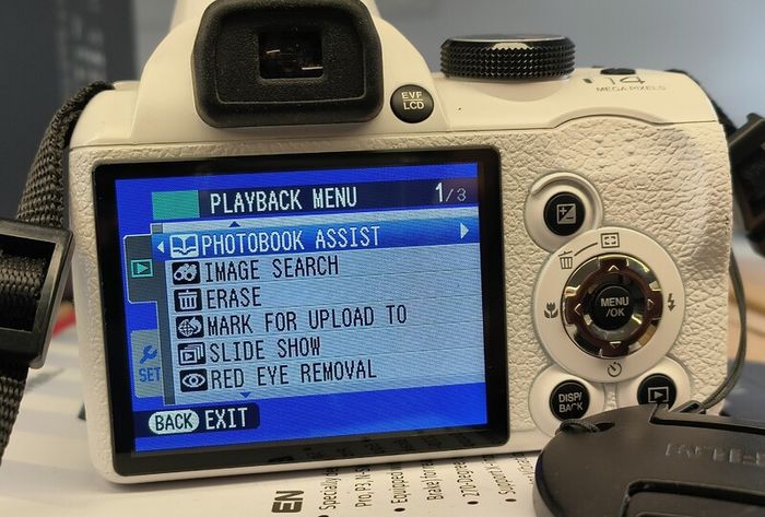 Digital Camera - Fujifilm Finepix S4200 - Hdmi - 14.mp - 24x Optical, White