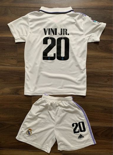 Real Madrid Jersey: 28" - Vino Jr.