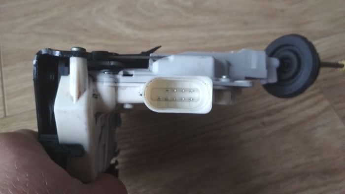 Audi A6C6 rear door lock 9 pin 4F0839015A