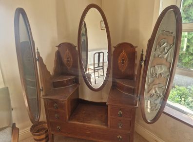 3 mirror dresser/vanity unit