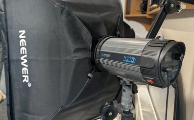 Studio flash Neewer N-300W