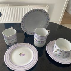 Six piece matching set off M&S berries and leaves breakfast set
