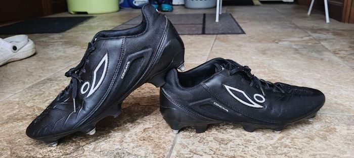Concave football boots