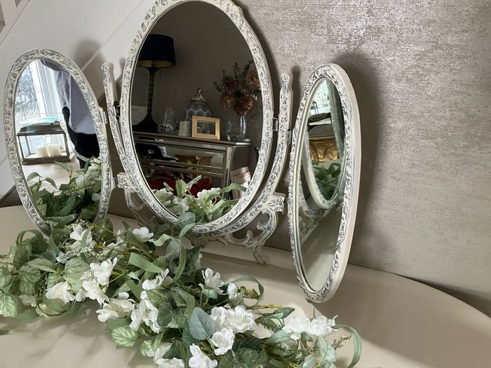 Dressing table