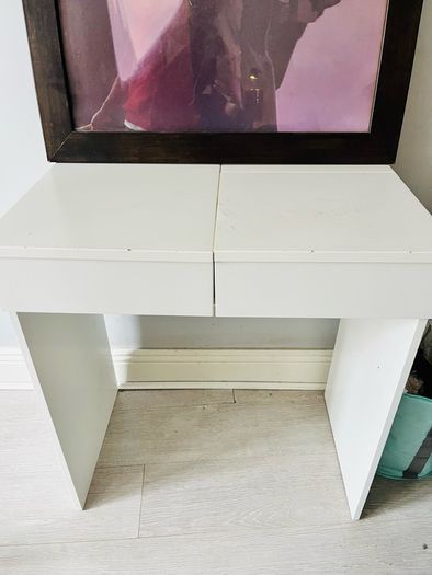 dressing table