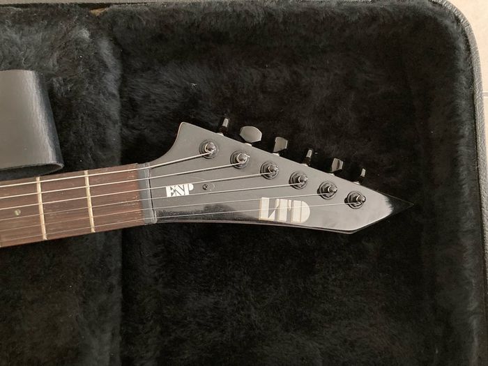 ESP LTD Explorer EX-100 guitar and flight case